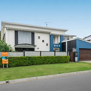  Holiday home Campbell St 11 Moffat Beach Australia